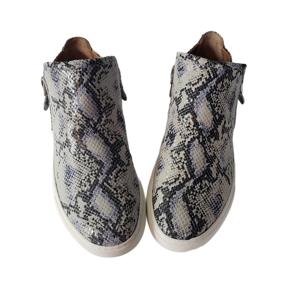 Kenneth Cole Gentle Souls Leather Snake Print Hi Top Fashion Sneakers Size 7.5M - Picture 2 of 9